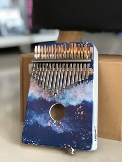 [พร้อมส่ง🚚] คาลิมบาไฟฟ้า Kalimba 17 คีย์ คาลิมบา ทำจากวัสดุคุณภาพดี พร้อมอุปกรณ์ ของขวัญปัจฉิม 📬[ส่งจากไทย] [ส่งด่วน]🚚