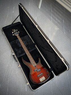 Bass Hard case GRB-EABS ฮาร์ดเคสเบสไฟฟ้า พรมดำ เหลี่ยม งานไฟเบอร์ ล๊อคได้ แข็งแรง ทนทาน