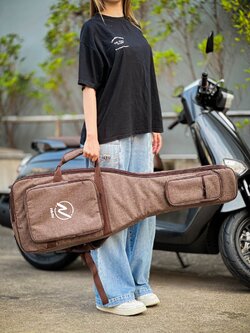 Nami ซอฟเคสกีต้าร์ไฟฟ้า บุฟองน้ำ 12 มิล กระเป๋ากีต้าร์ไฟฟ้า กันน้ำได้ สีน้ำตาล มีหูหิ้ว/สะพายหลัง