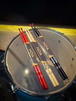 NOVA by Vic Firth 🥁 (Made In USA.) ไม้กลองหัวไนล่อน ขนาด 5A 7A 5B 2B เลือกขนาดได้ ไม้ตีกลอง งานคุณภาพ น้ำหนักดี มีสีให้เลือก
