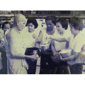 หลวงพ่อหุ่น(วัดเจ็ดเสมียน)