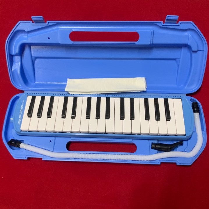 (สีน้ำเงิน) Melodian ขนาดมาตรฐาน 32 คีย์ พร้อมอุปกรณ์ครบชุด เสียงดี ไม่กินลม