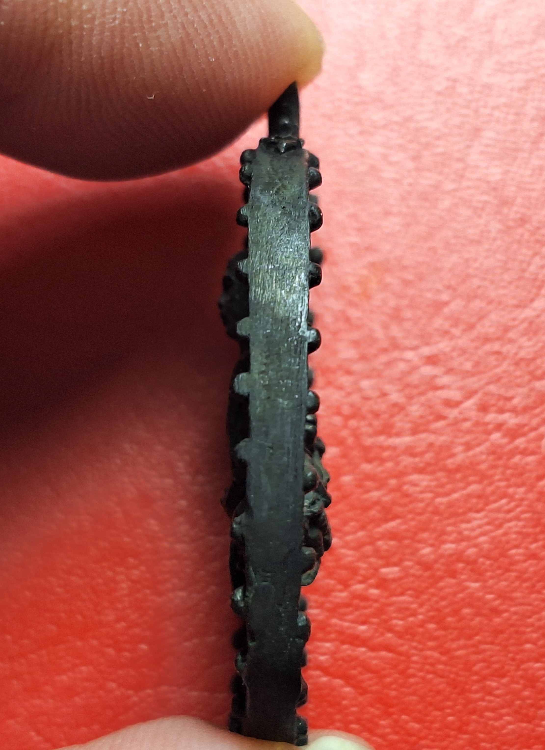 หลวงพ่อปราโมทย์ วัดเขาชะงุ้ม เหรียญหล่อ เนื้อทองเหลืองรมดำ(องค์ที่2)