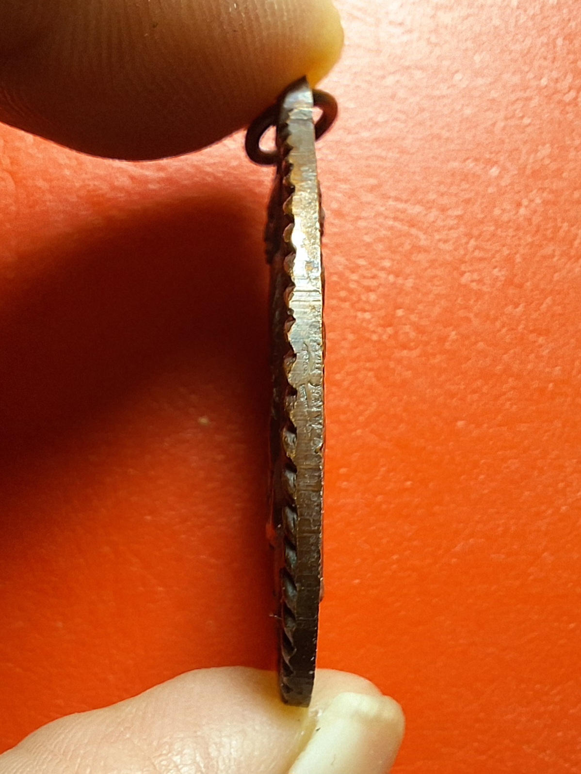 หลวงพ่อถมยา พรหมโชโตภิกขุ วัดถ้ำเขางู ด้านหลังสิงห์ขร รุ่นแรก เนื้อทองแดงรมดำ(องค์ที่2)