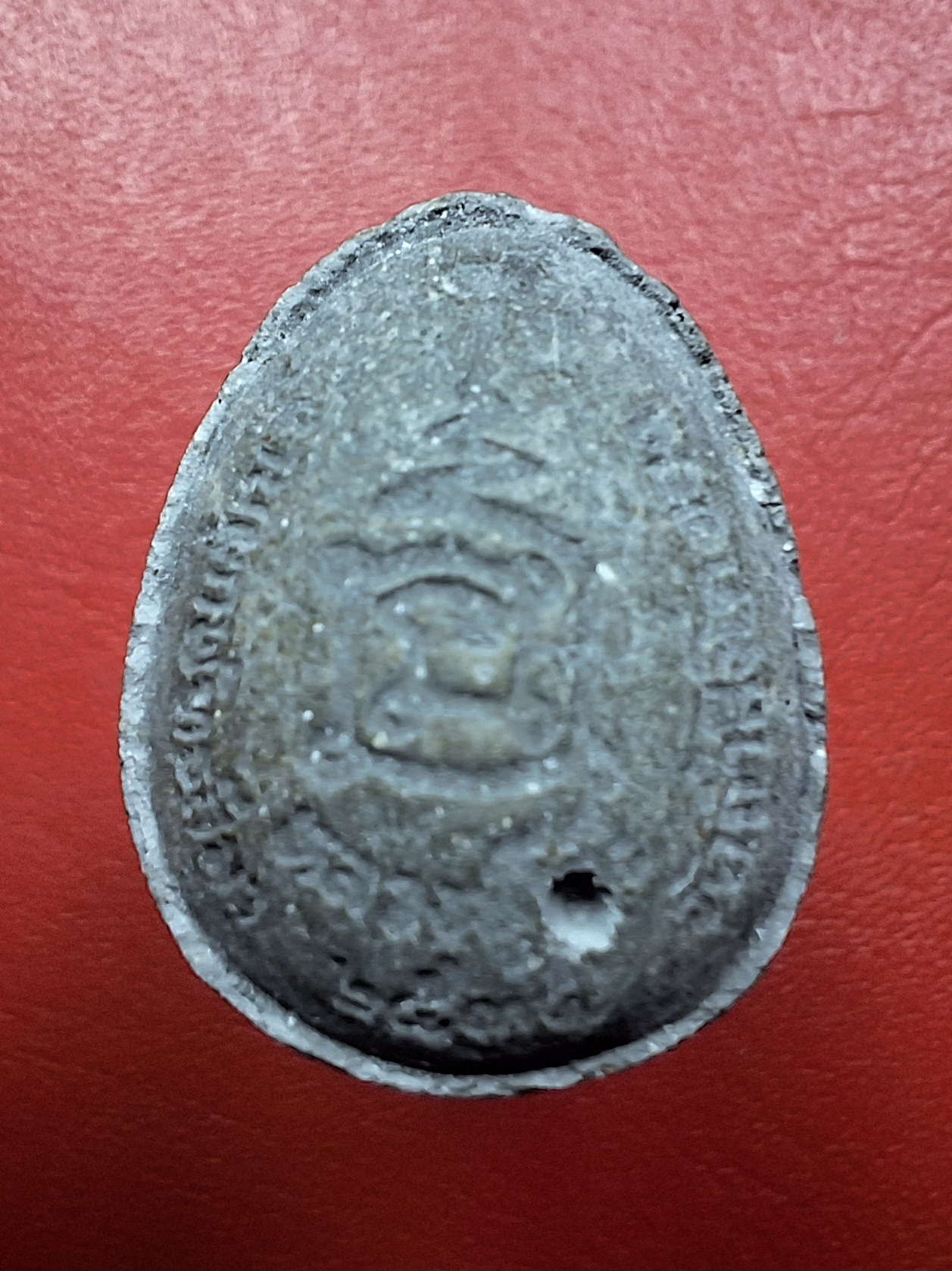 หลวงปู่โต๊ะ วัดถ้ำสิงโตทอง ที่ระลึกในงานผูกพัทธสีมา ปี๒๕๓๕ กนกข้าง เนื้อผงใบลาน(องค์ที่1)