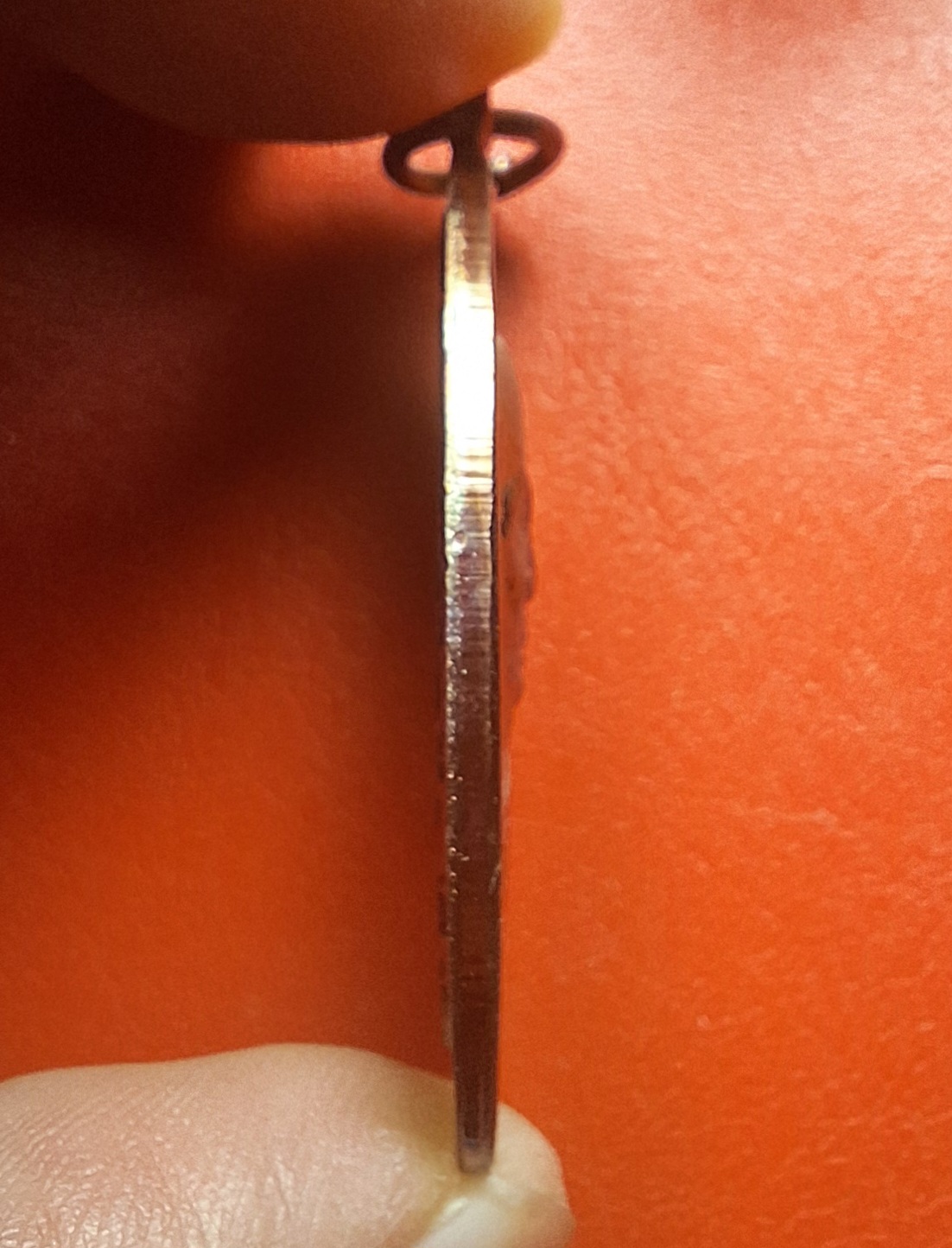 หลวงปู่แผ้ว ปวโร วัดกำแพงแสน ใบขี้เหล็ก ปี๒๕๕๗ เนื้อทองแดง บล๊อกนวะ ตอกโค้ต ส.ท.(สุดท้าย)(องค์ที่7)