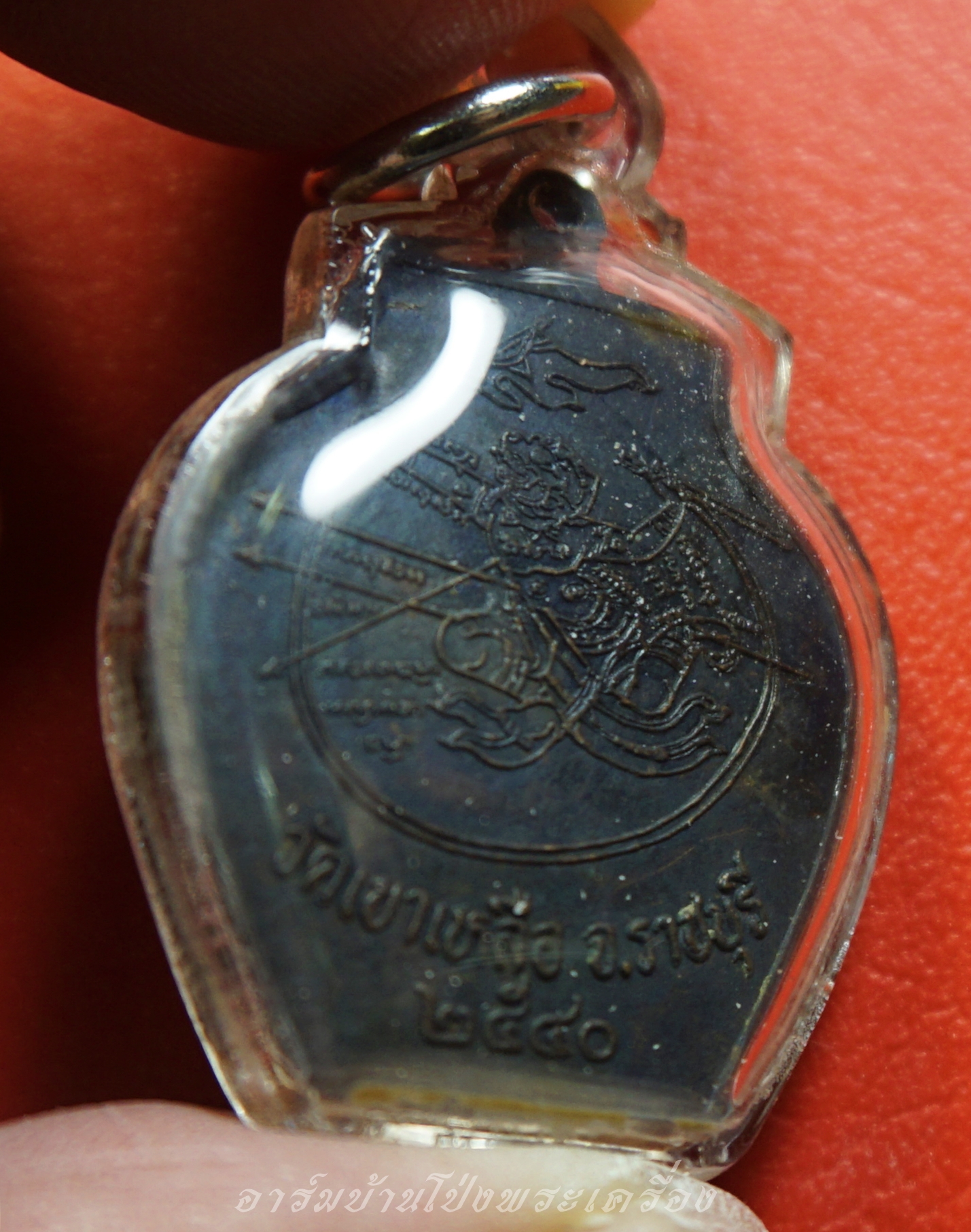 หลวงพ่อเหลือ วัดเขาเหลือ รุ่น๑ ปี๒๕๔๐ หลังหนุมานเชิญธง เนื้อทองแดงรมดำ(องค์ที่3)