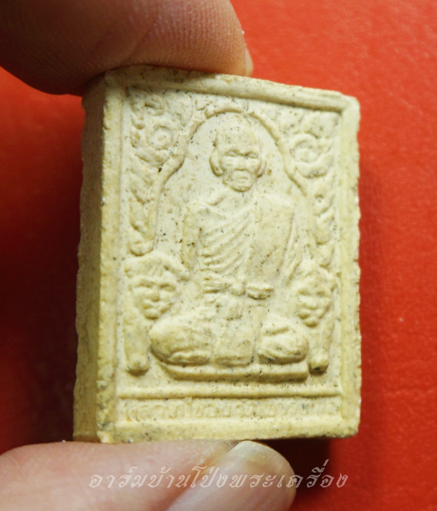 หลวงปู่ชอบ วัดเขารังเสือ พระผง รูปเหมือน จับหัวเสือ(องค์ที่1)