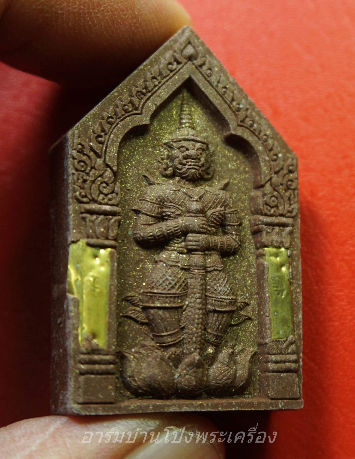 หลวงพ่อสอน วัดลาดบัวขาว ท้าวเวสสุวรรณ เนื้อผงสีน้ำตาล เลข2246 มีเส้นเกศาหลวงพ่อและฝังพลอย(องค์ที่1)