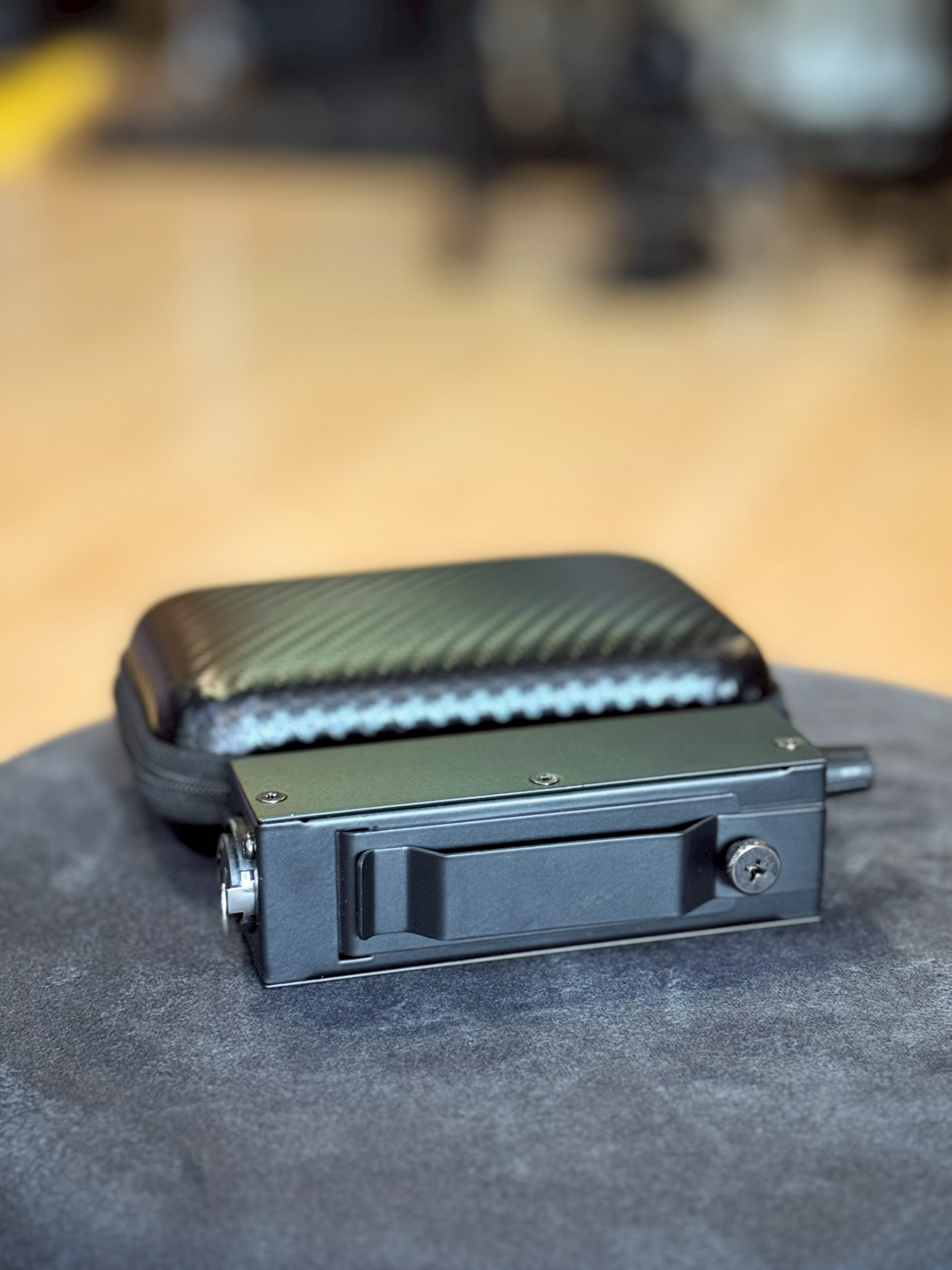 Riworal P2 In-Ear Monitor Amp ดีไซน์กะทัดรัดและน้ำหนักเบา ใช้งานได้นานถึง 10 ชม.