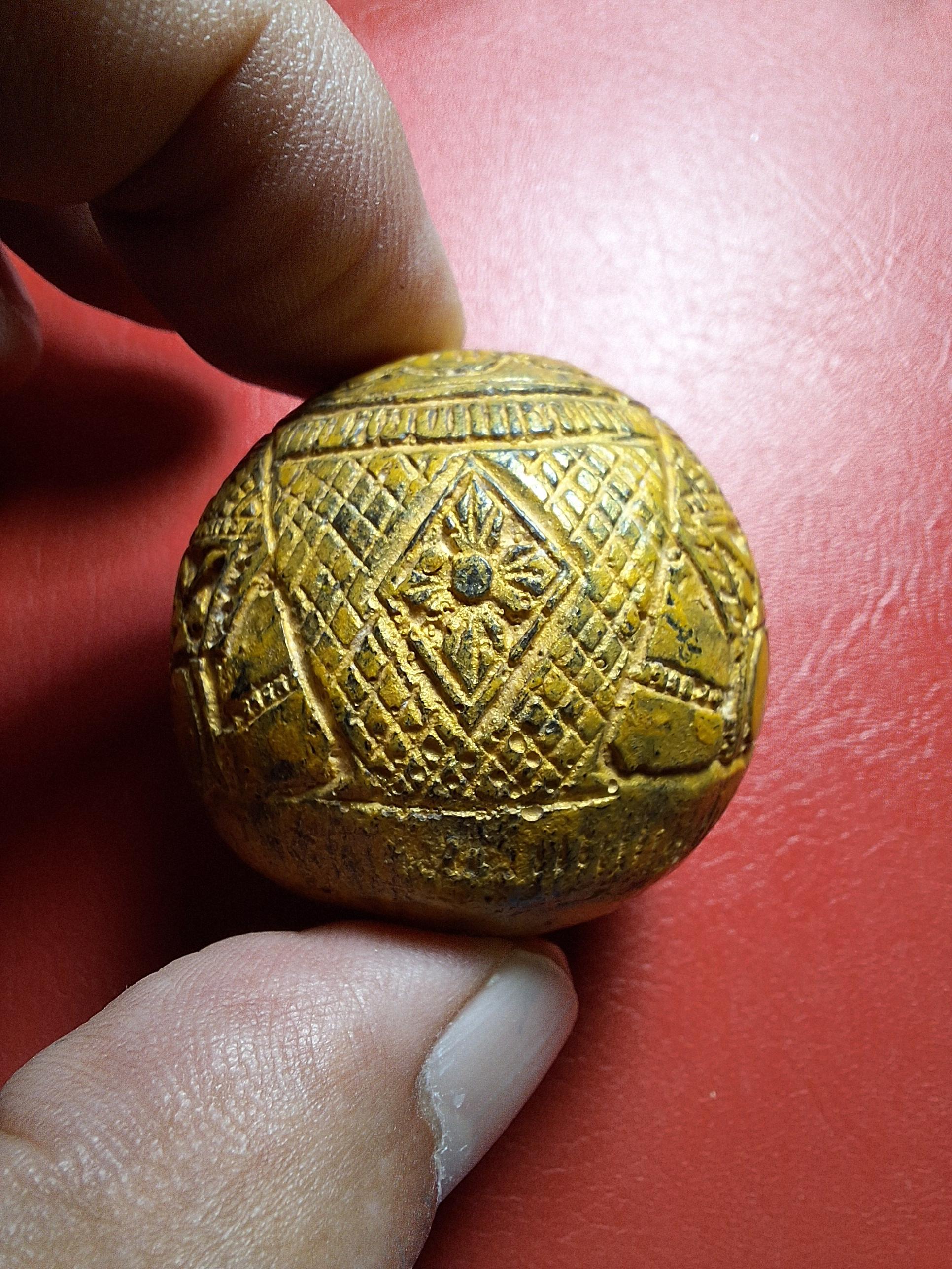 คตมะพร้าวสุดยอดของมงคลศักสิทธิ์ ป้องกันไสยศาสตร์ทุกชนิด เขย่ามีเสียงดัง แกะเป็นรูปราหู 3 หน้า(องค์ที่3)