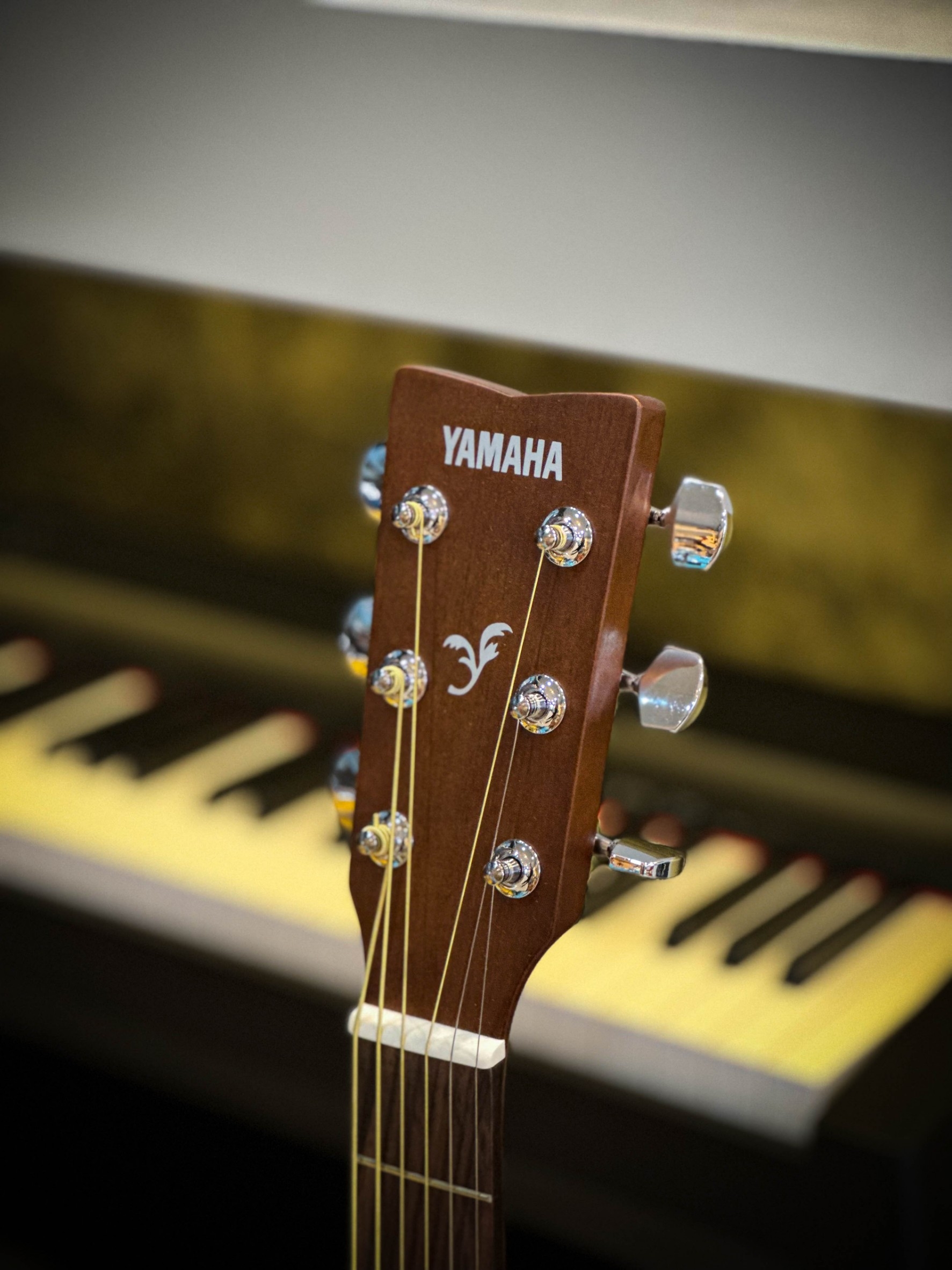 Yamaha กีตาร์โปร่งไฟฟ้า FS100C มีจูนเนอร์ในตัว สีไม้ ฟรี!! กระเป๋า YM / ปิ๊ก4อัน / ประแจ / คู่มือ