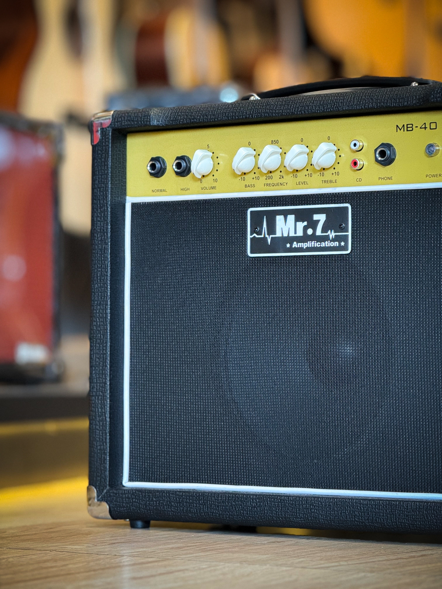 แอมป์เบส MR.7 รุ่น MB-40 ขนาด 40 วัตต์ ตู้แอมป์เบส ดอกลำโพง 8 นิ้ว ช่อง Input 2 ช่อง แอมป์เบสไฟฟ้า / มี COD