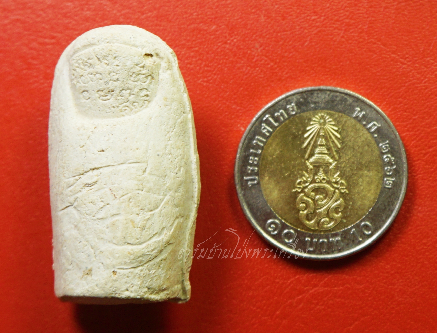 หลวงพ่อคูณ วัดบ้านไร่ นิ้วโป้งจำลอง ลงอักขระยันต์ ปี๒๕๓๖ เนื้อผง(องค์ที่10)