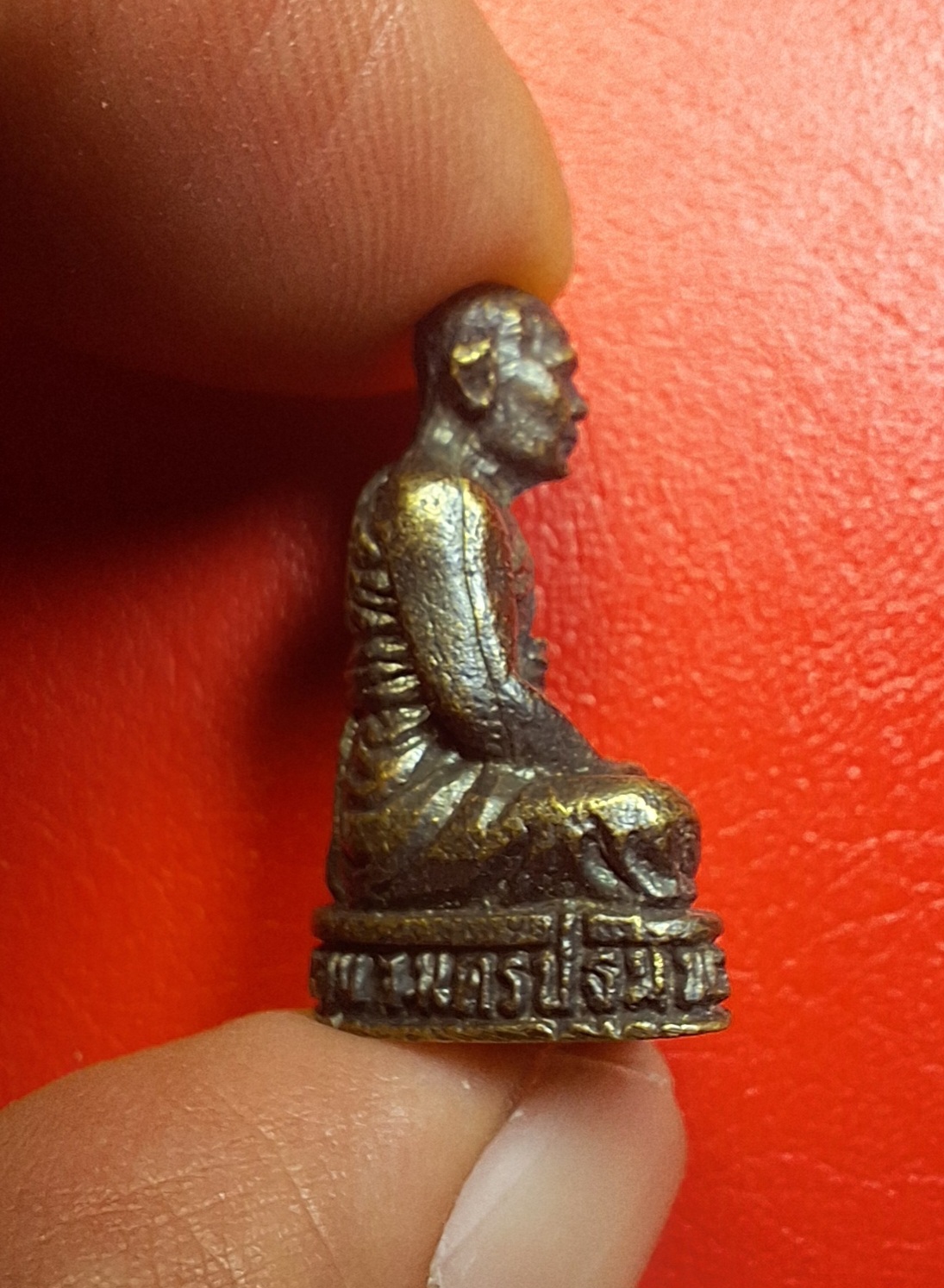 หลวงพ่อแกละ วัดลำลูกบัว รูปหล่อ รุ่น๑ ปี๒๕๓๙ เนื้อทองเหลืองรมดำ(องค์ที่2)