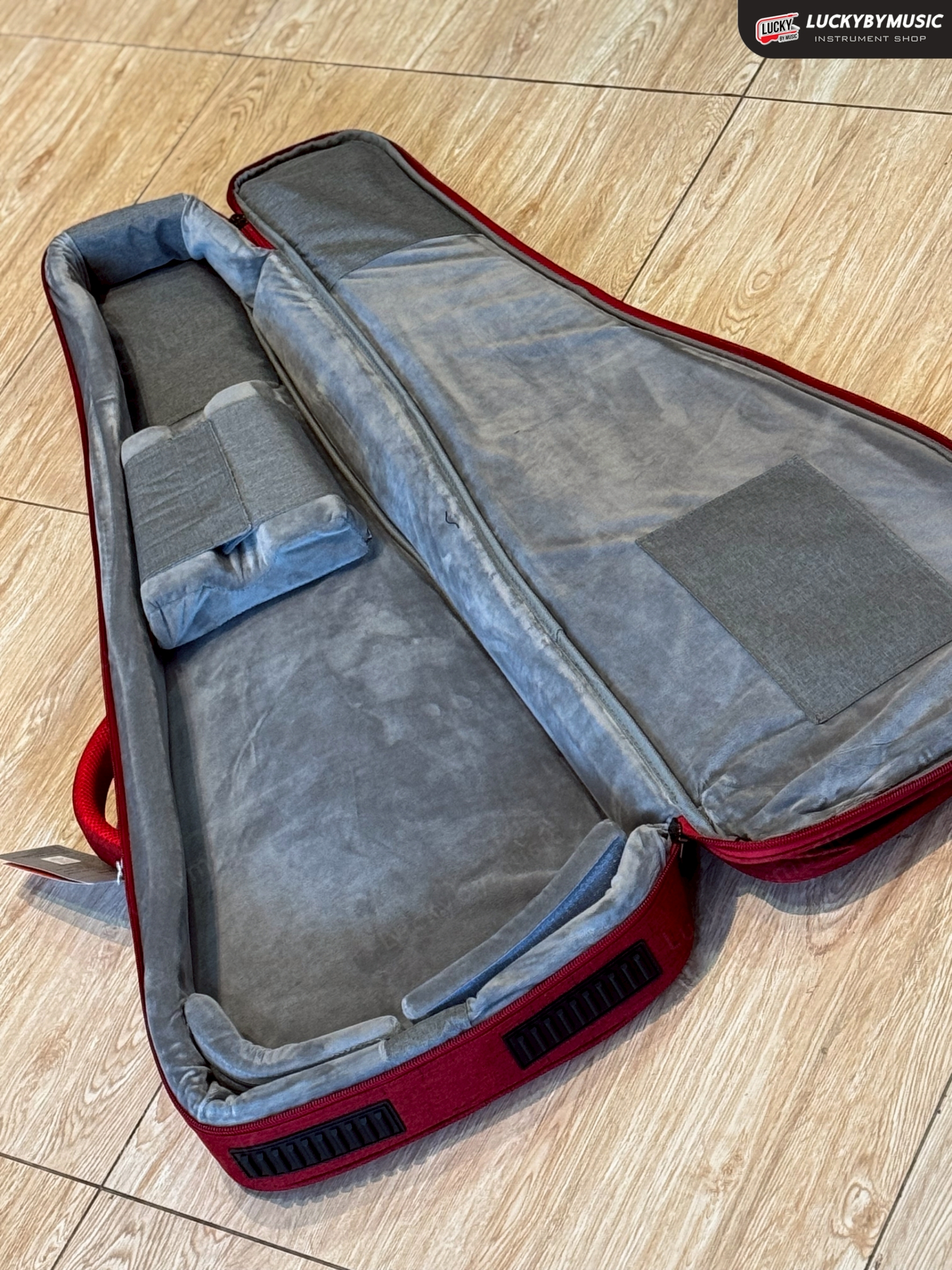 ซอฟเคสกีตาร์ไฟฟ้า Jinchuan B-2022 สีแดง บุฟองน้ำหนา ผลิตจากวัสดุที่มีความทนทานสูง มียางรองก้น คุณภาพสูง