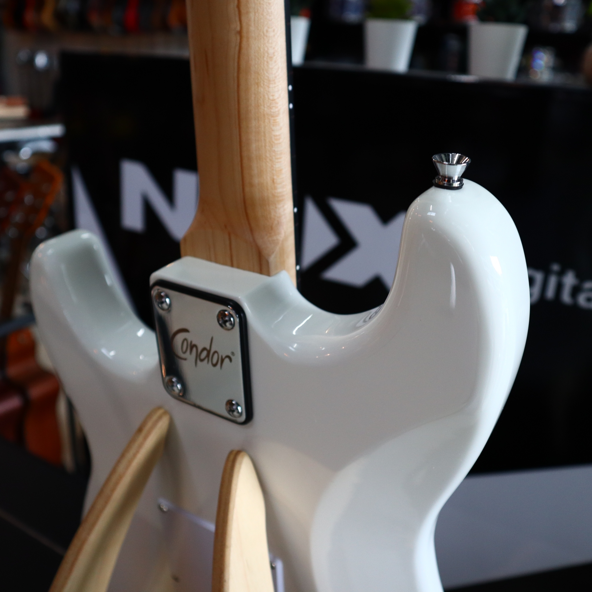 ✅(มีประกัน) Condor กีตาร์ไฟฟ้า CRX10 แบรนด์ Brazil กีต้าร์ไฟฟ้า ปิ๊กอัพ SSS จับคู่แอมป์ 10 W. พร้อมเสียงแตก เลือกสีได้