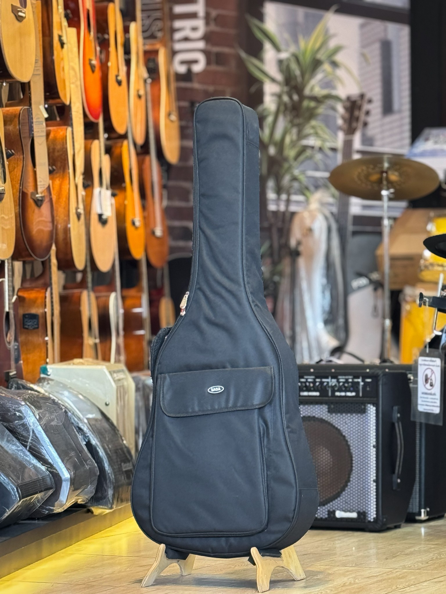 กีตาร์โปร่ง SAGA รุ่น SF600C ขนาด 41 นิ้ว ทรง Dreadnought Cutaway แถมฟรี กระเป๋าSAGAแท้/ปิ๊ก4อัน/ประแจ/คู่มือ