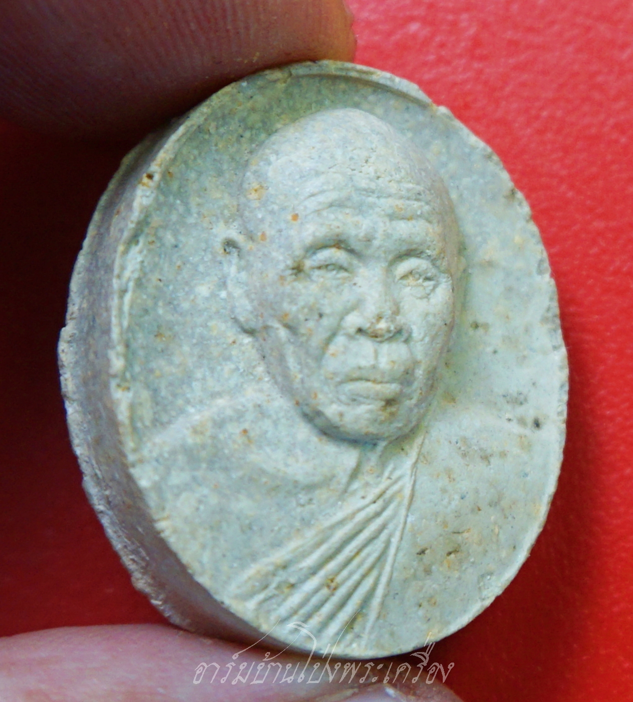 หลวงปู่แผ้ว วัดกำแพงแสน พระผงเม็ดกระดุม ปี๒๕๔๘ เนื้อผงพุทธคุณ(องค์ที่1)