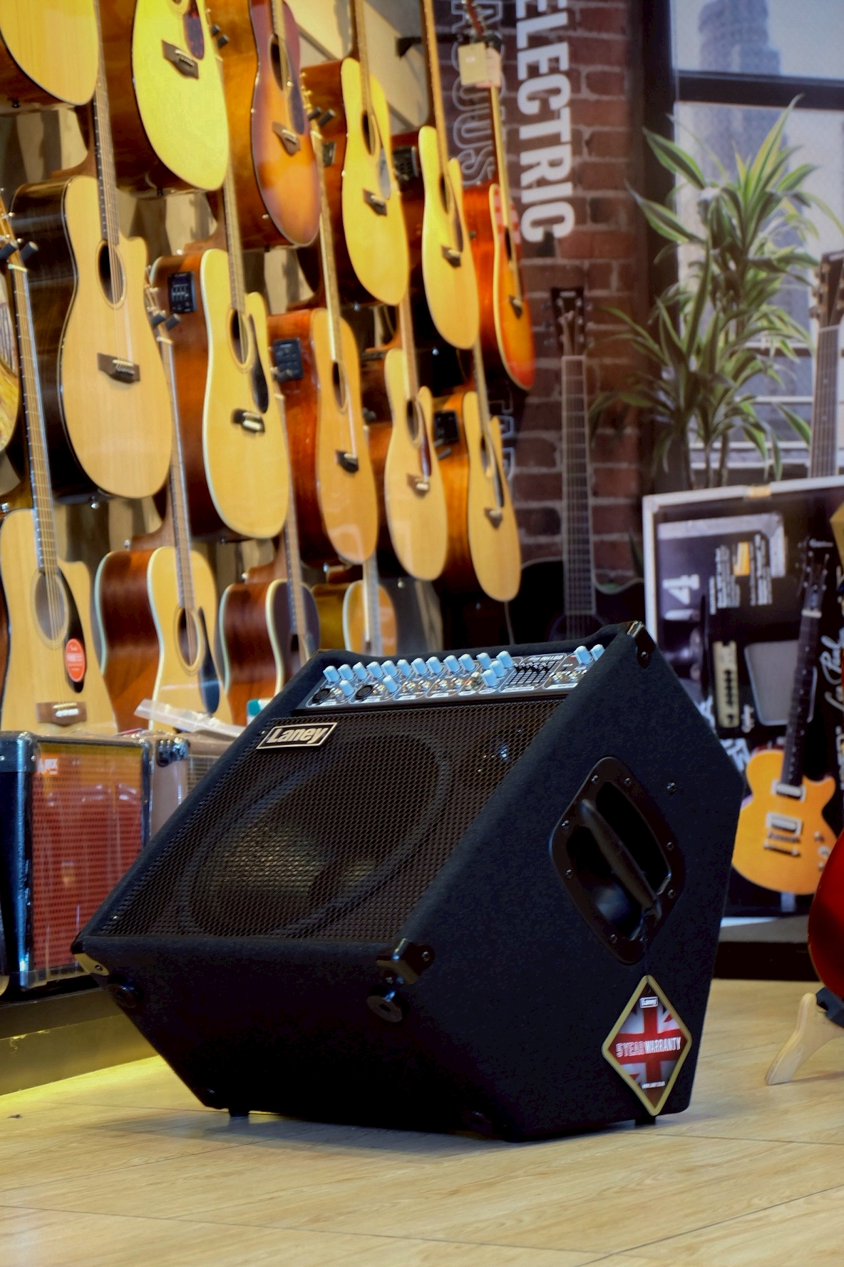 แอมป์เอนกประสงค์ Laney AH150 ขนาด 150 วัตต์ ดอกลำโพง12 นิ้ว