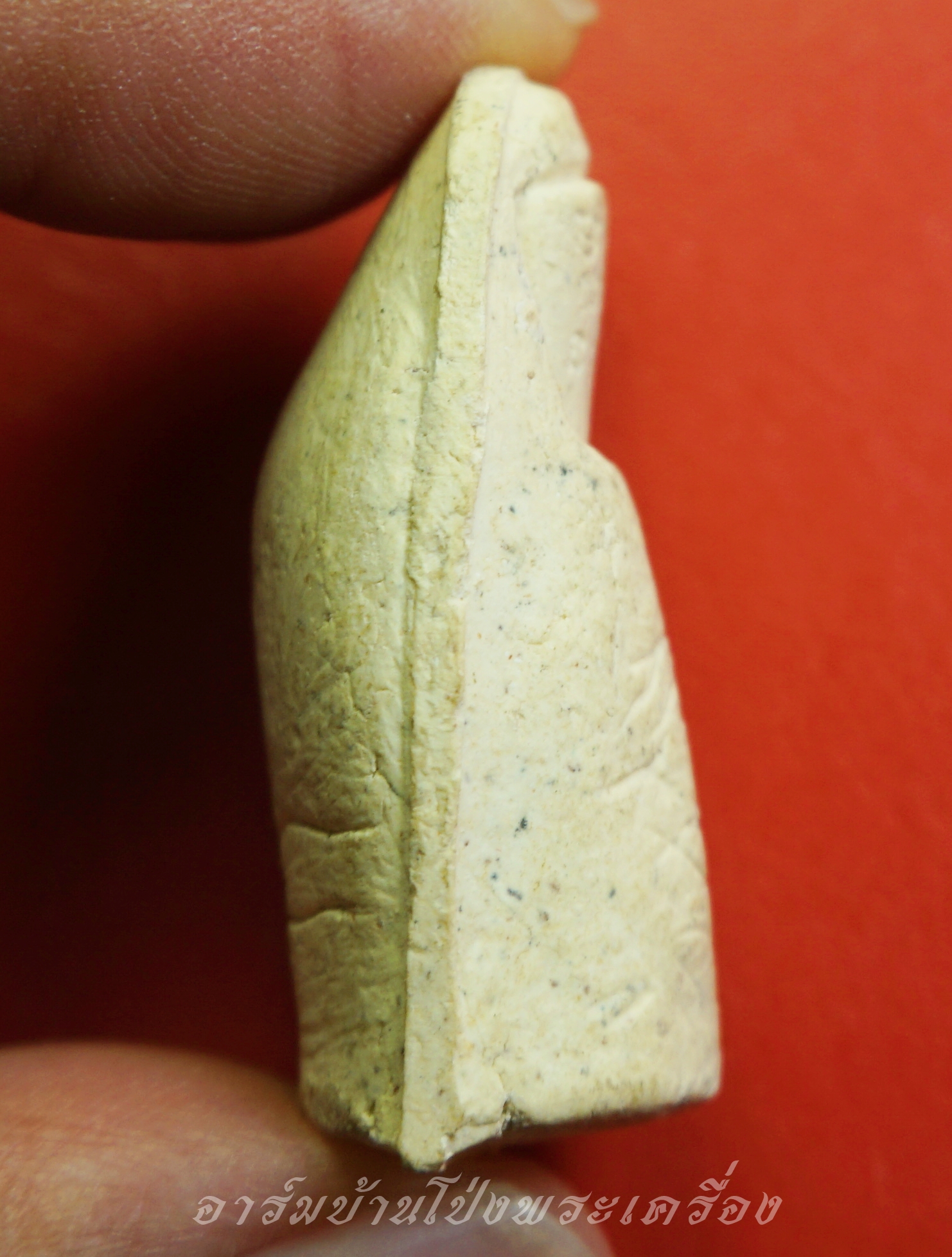 หลวงพ่อคูณ วัดบ้านไร่ นิ้วโป้งจำลอง ลงอักขระยันต์ ปี๒๕๓๖ เนื้อผง(องค์ที่4)