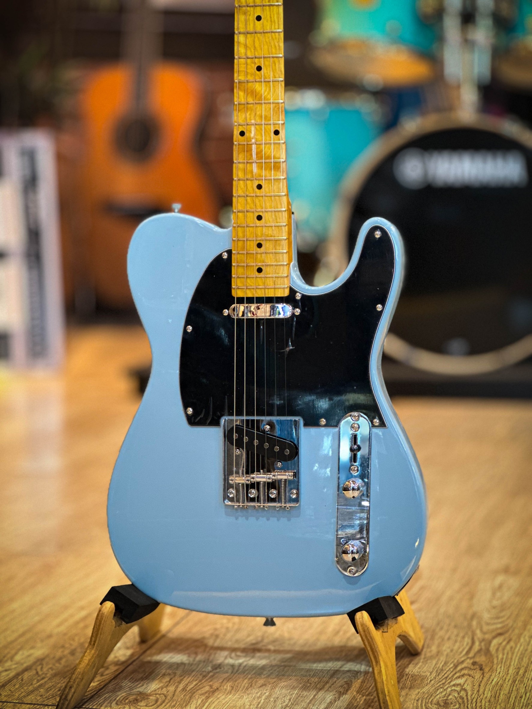 Siam Music กีต้าร์ไฟฟ้ารุ่น TL-200 คอเคลือบเงา telecaster สีดำ ทัชชิ่งจับง่าย สบายมือ ฟรี ปิ๊ก4อัน / สายแจ็ค