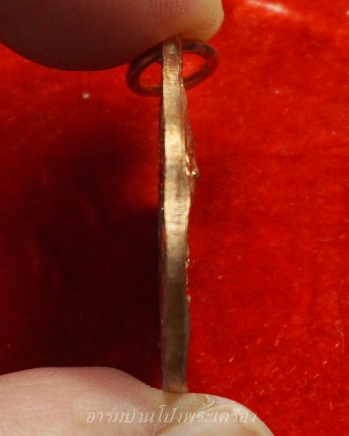 หลวงพ่ออุตตมะ ออกวัดบ้านโป่ง สร้างศาลาการเปรียญ หลังยันต์หมู เนื้อทองผิวไฟ(องค์ที่3)