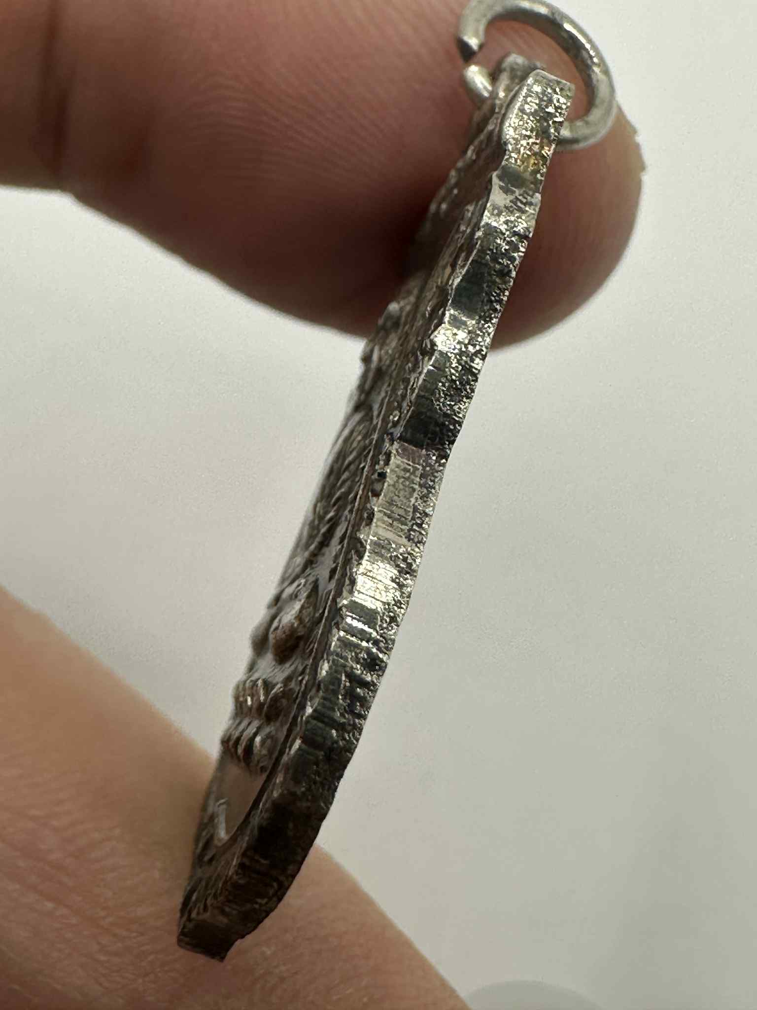 32.เหรียญทองแดงรมดำ เหรียญเลื่อนสมณศักดิ์ รุ่น 2 ปี36 วัดช้างให้บล็อค กนกขีด หลังพัดยศ