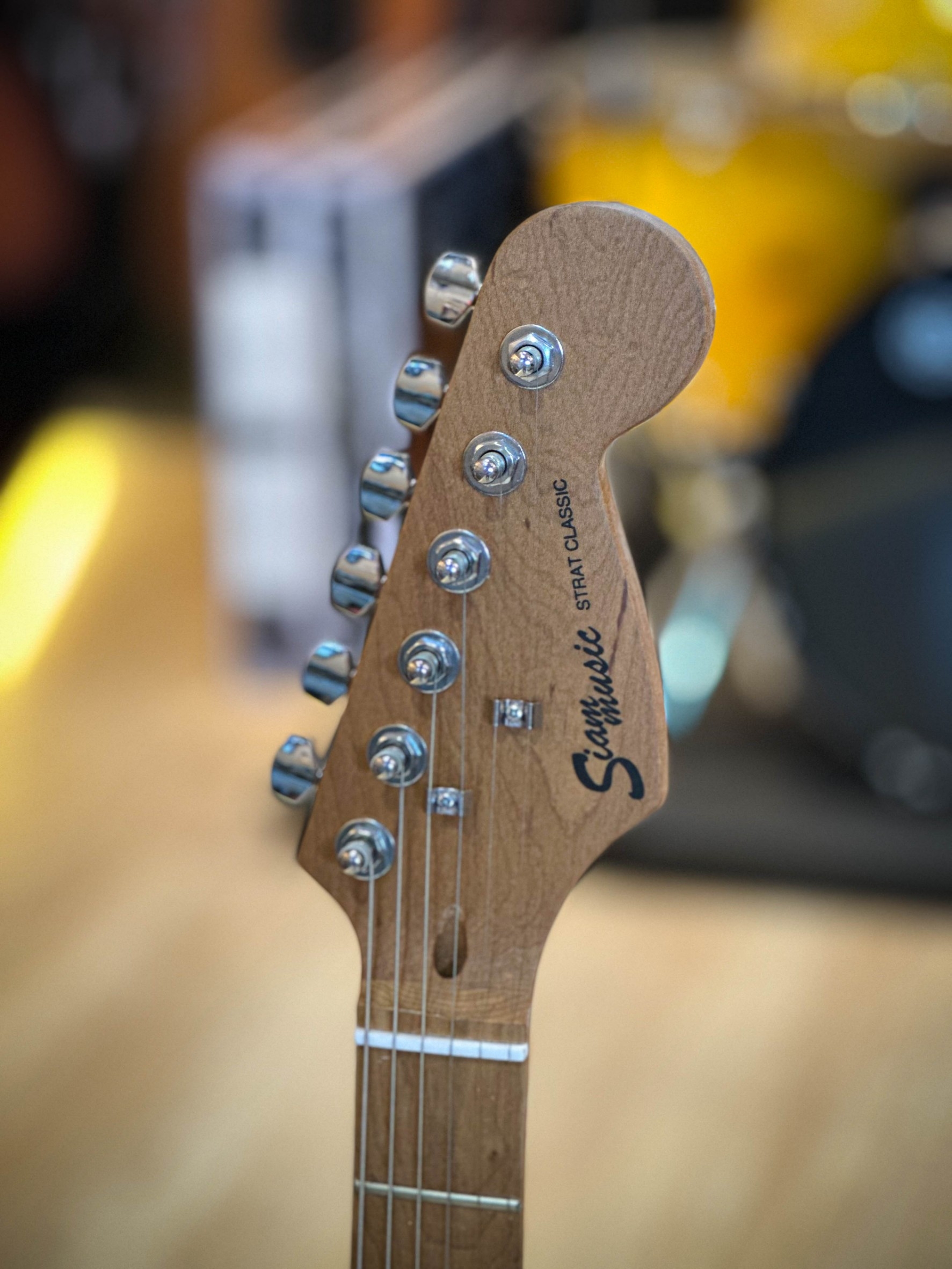 Siam music กีต้าร์ไฟฟ้า SM-02R คอเผา HSS ทัชชิ่งจับง่าย กีตาร์ไฟฟ้า สบายมือ ฟรี กระเป๋า/สายแจ็ค/ปิ๊ก2อัน