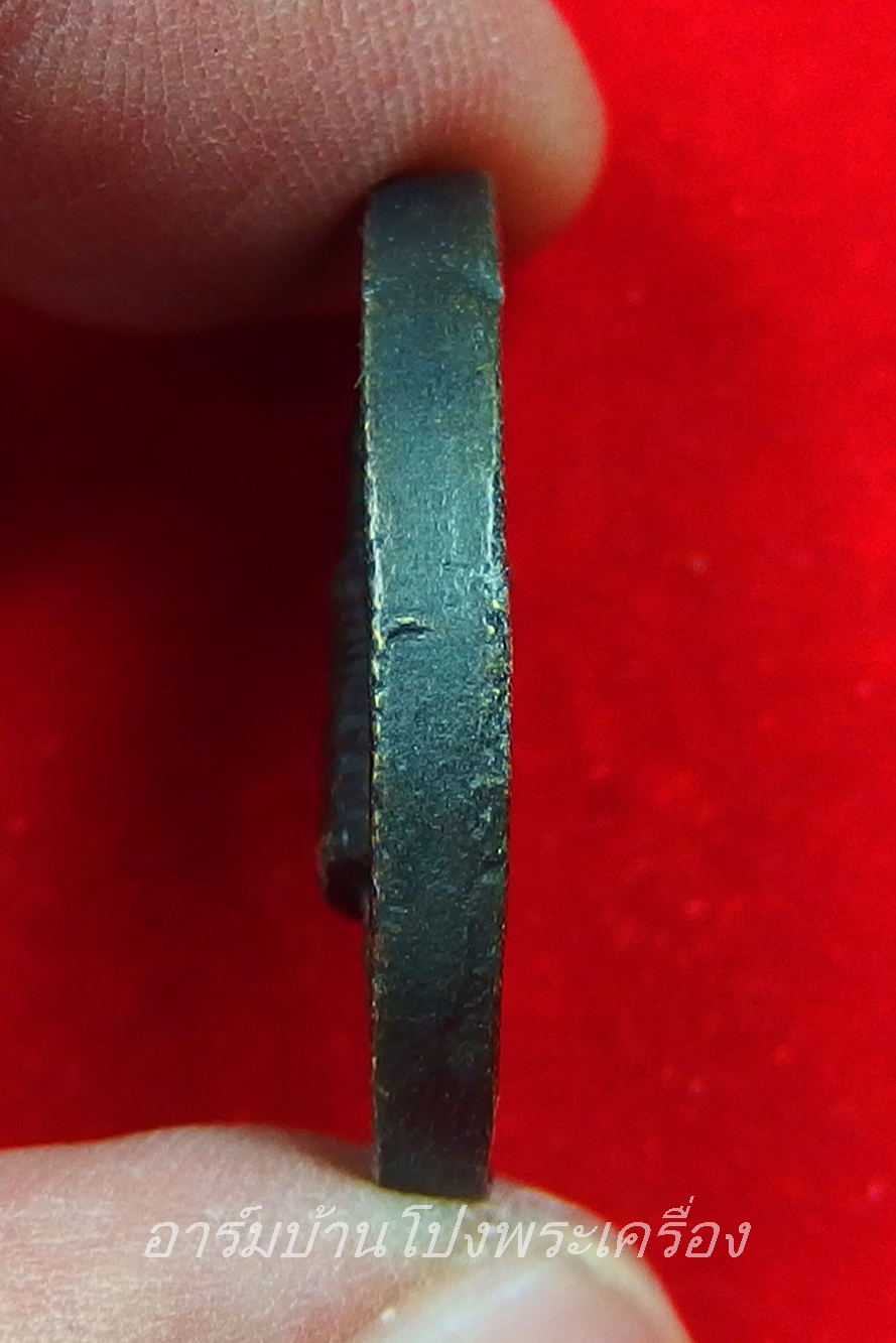 พระครูวรธรรมพิทักษ์ อาจารย์ลม วัดม่วง เหรียญหล่อ เนื้อทองเหลือง(องค์ที่1)