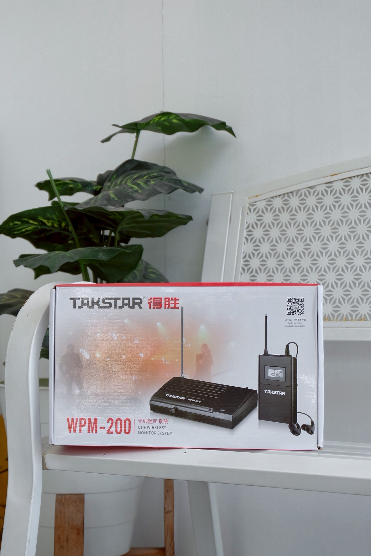 Ear Monitor รุ่น WPM-200 หูฟังไร้สาย In-Ear Takstar Wireless สำหรับนักร้องและนักดนตรี เพื่อฟังแบคอัพหรือฟังคิว