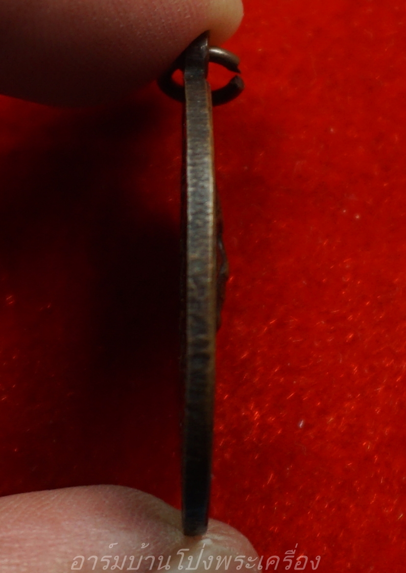 พระครูสังวราภิวัฒน์ อาจารย์ดวง วัดม่วง ออกวัดบ้านเก่า ปี๑๘ ที่ระลึกสร้างอุโบสถ บล๊อกหูขีด หลังไม่มีกลาก(องค์ที่4)