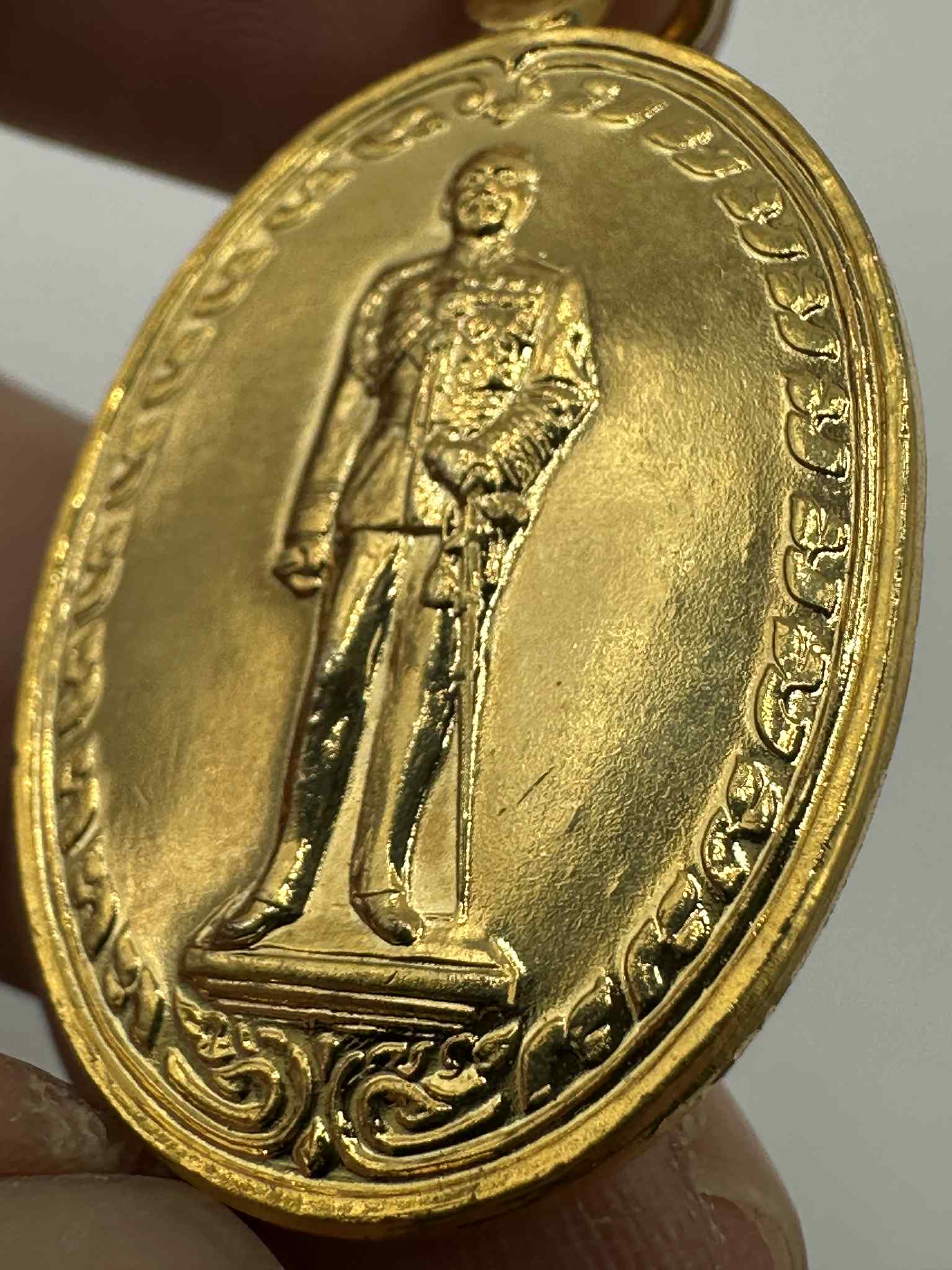 24.เหรียญกะไหล่ทอง เสด็จพ่อ ร.5 ครบรอบ 80 ปี โรงเรียนปิยะมหาราชาลัย ปี 2532