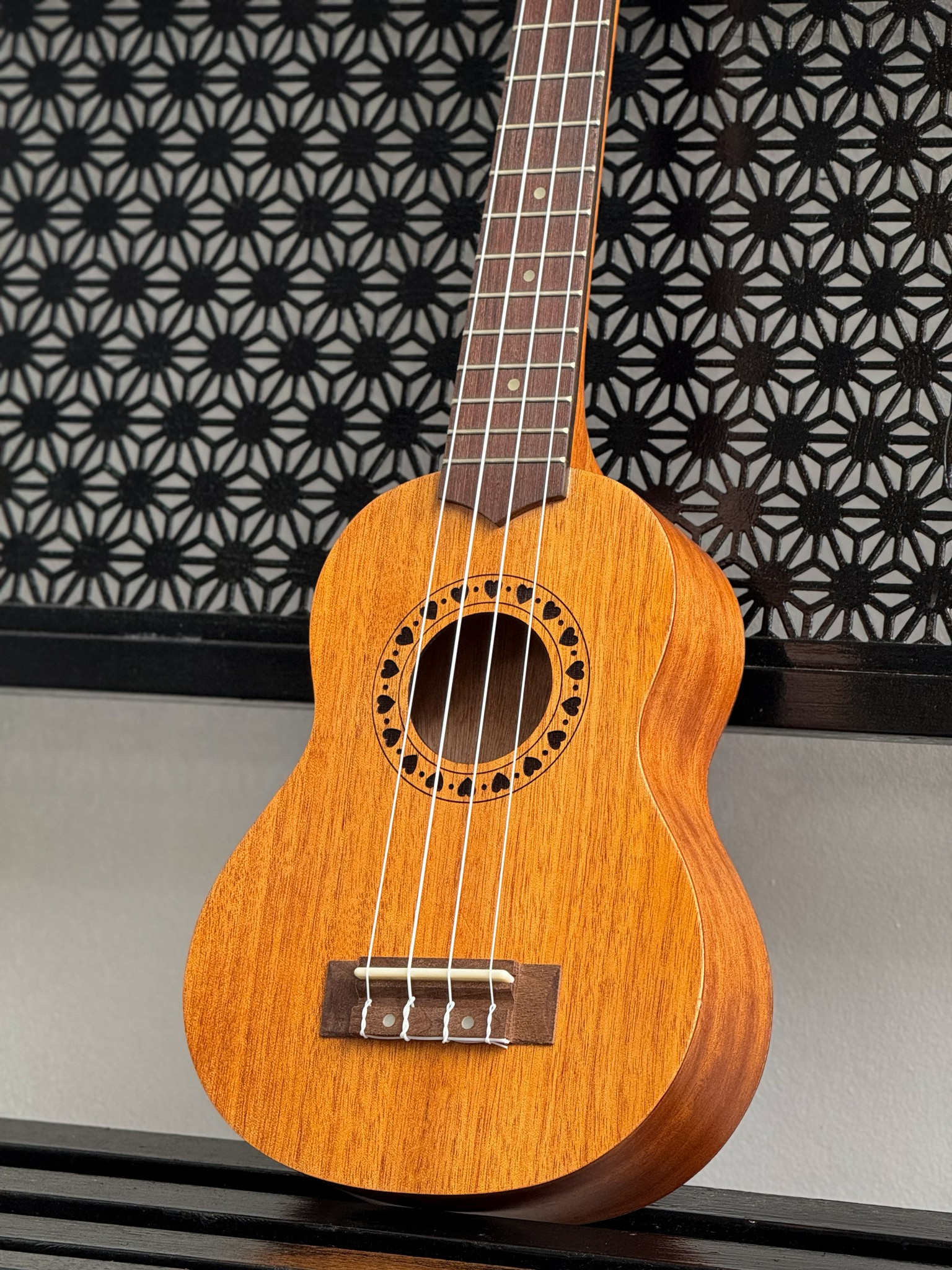 ฟรีกระเป๋า 💥Caesar อูคูเลเล่ JULIUS รุ่น U-21A ไซส์ Soprano มีลายหัวใจรอบซาวโฮ พร้อมของแถมสุดคุ้ม / มีเก็บปลายทาง