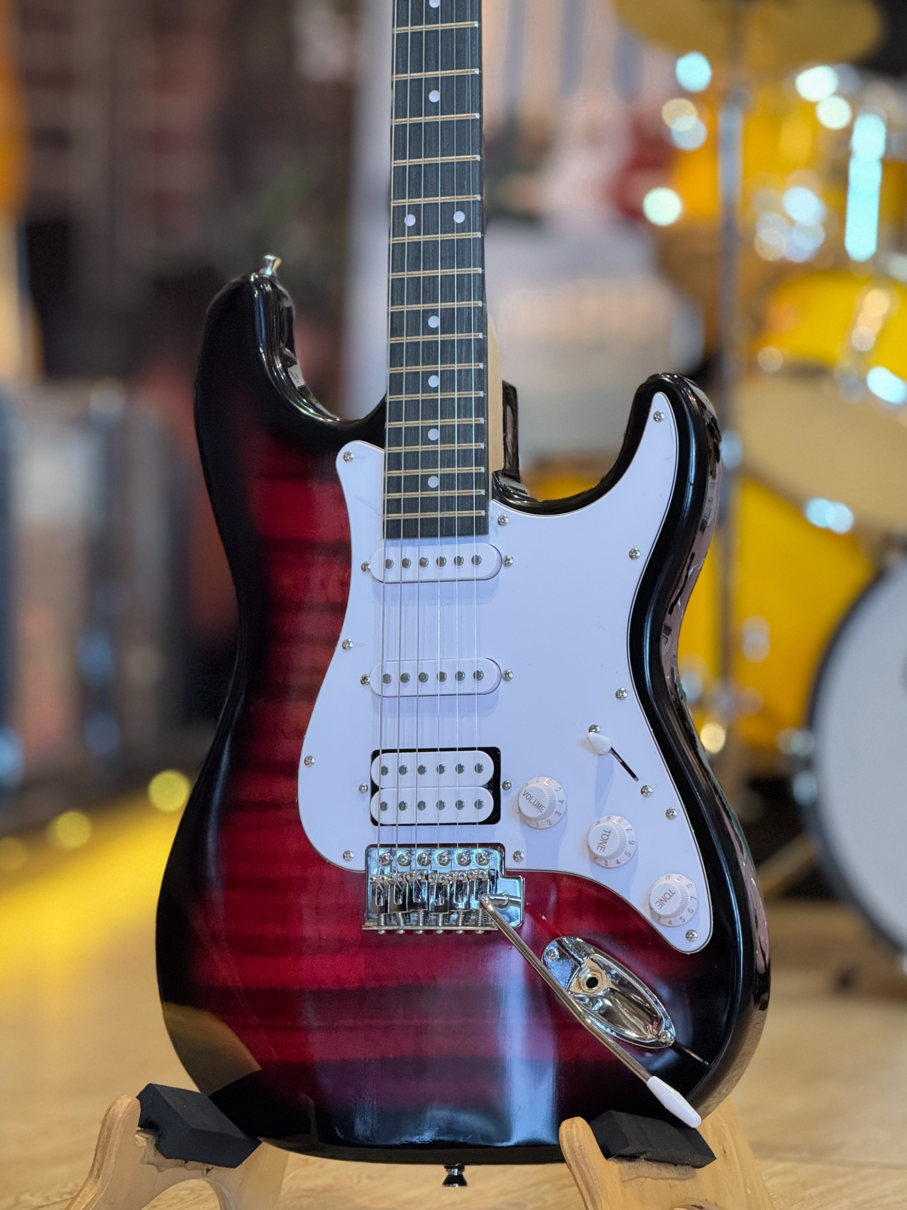 กีต้าร์ไฟฟ้า Siam Music SSH รุ่น ST-112S 22 เฟรต ไม้หน้าลายเมเปิ้ล 4 สี พร้อม สายแจ็ค ปิ๊ก คันโยก ประแจ