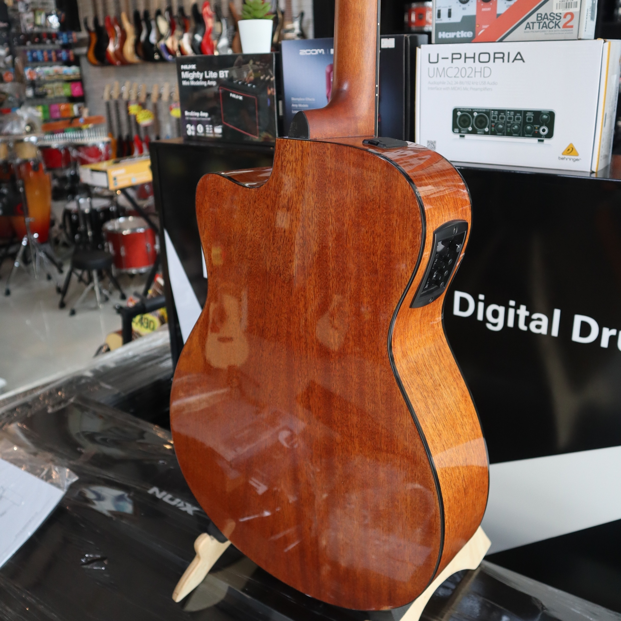 กีต้าร์โปร่งไฟฟ้า Yamaha รุ่น FSX800C //02