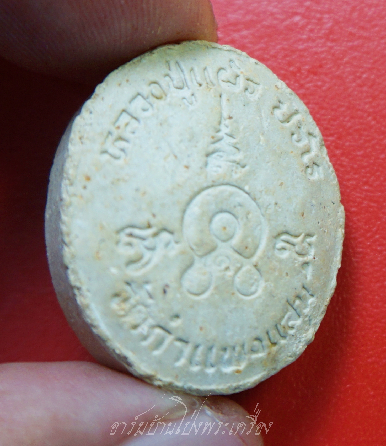 หลวงปู่แผ้ว วัดกำแพงแสน พระผงเม็ดกระดุม ปี๒๕๔๘ เนื้อผงพุทธคุณ(องค์ที่1)