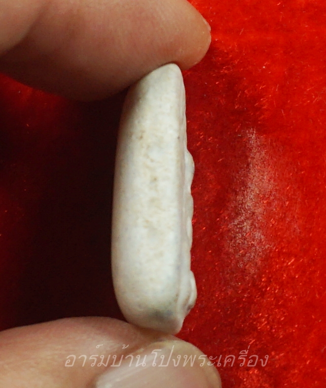 พระกรุ วัดบ้านโป่ง เนื้อเมฆพัตร(องค์ที่2)