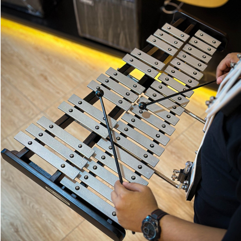 Gusta MarchingBell มาร์ชชิ่งเบล 32 บาร์ พร้อมขาแขวน แข็งแรง นิยมไว้ฝึกซ้อมในงานโรงเรียน วงโยวาธิต เล่นง่าย วัสดุได้มาตราฐาน