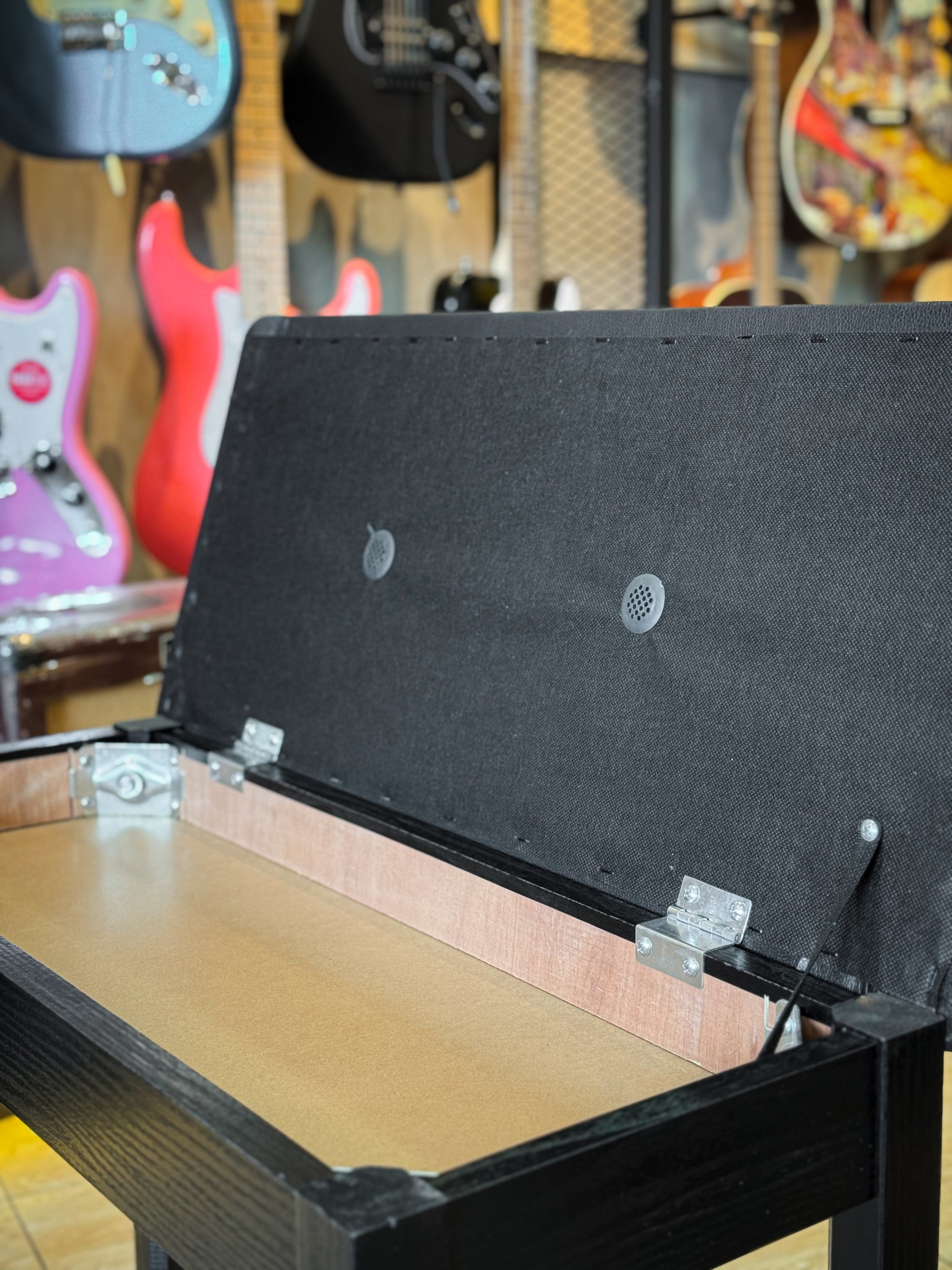 เก้าอี้เปียโน ดำ / ขาว Badger รุ่น HY-703 ปิดเบาะได้ เบาะหุ้มหนัง PU อย่างดี บุฟองน้ำหนา โครงฐานแข็งแรง