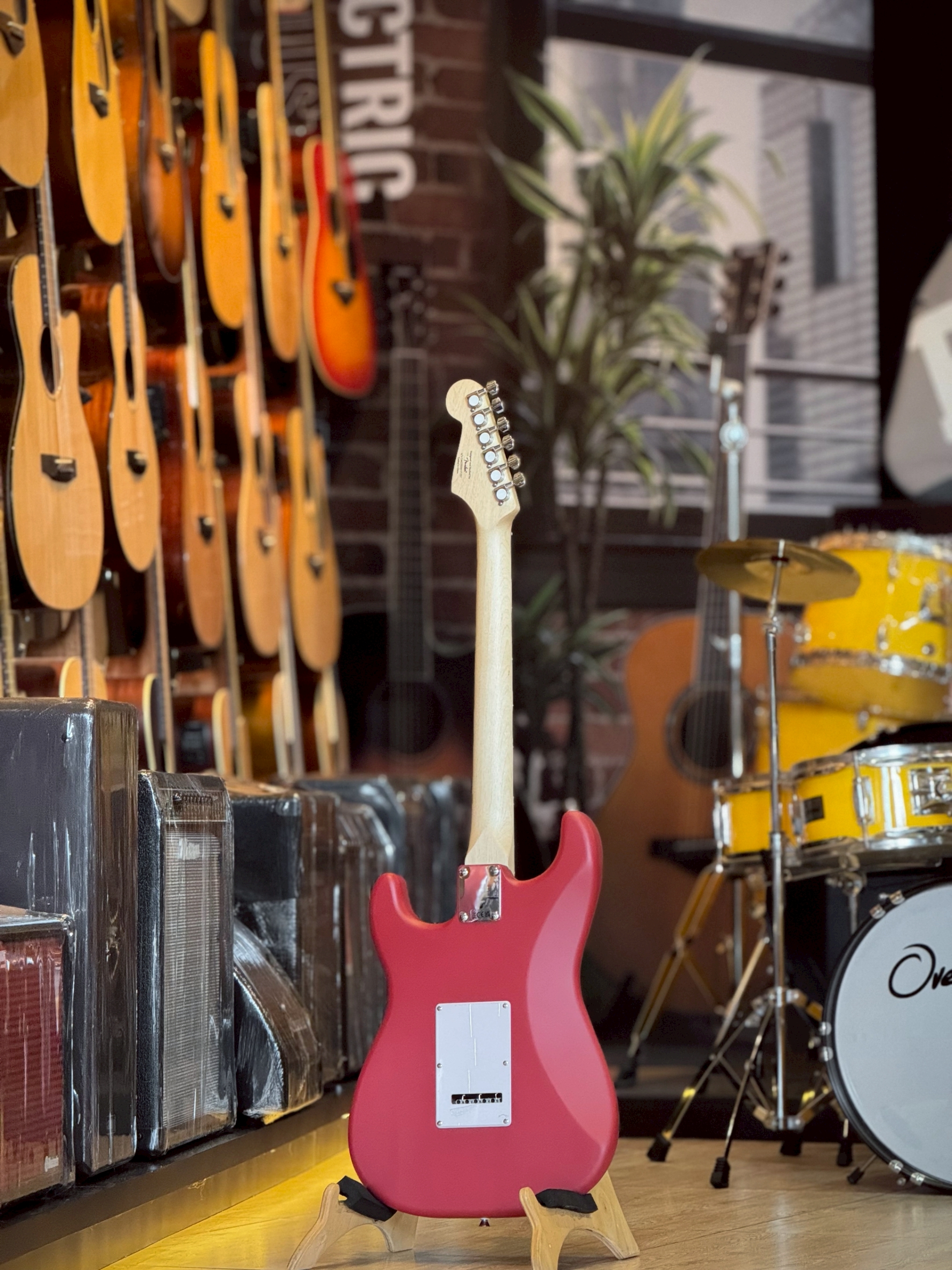 กีตาร์ไฟฟ้า Squier Debut Stratocaster HSS (สี Sea Foam Dreen / Dakota Red ) พร้อม ปิ๊ก คันโยก