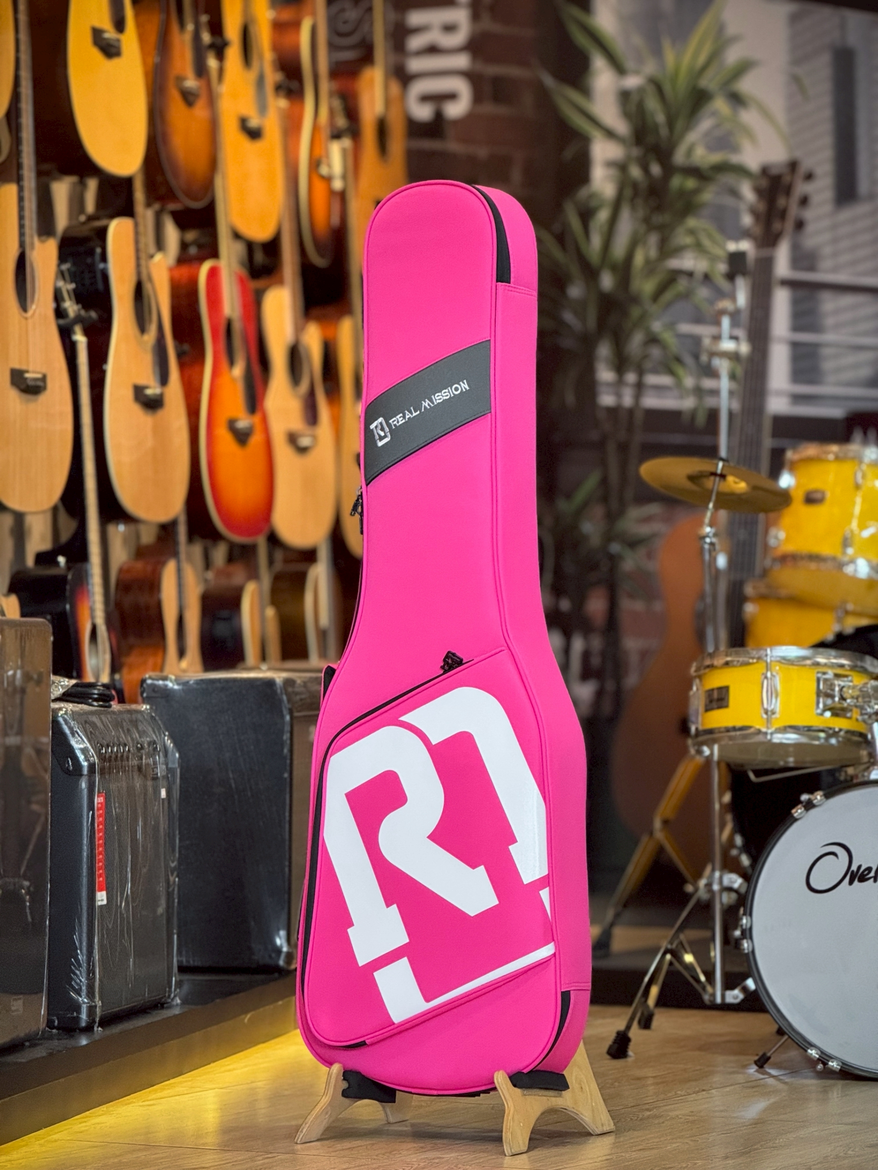 Real Mission สีเทาเข้ม ซอฟเคสกีตาร์ไฟฟ้า Soft Case กระเป๋ากีตาร์ไฟฟ้า ป้องกันการกระแทกได้ดี วัสดุกันน้ำ งานหนามาก