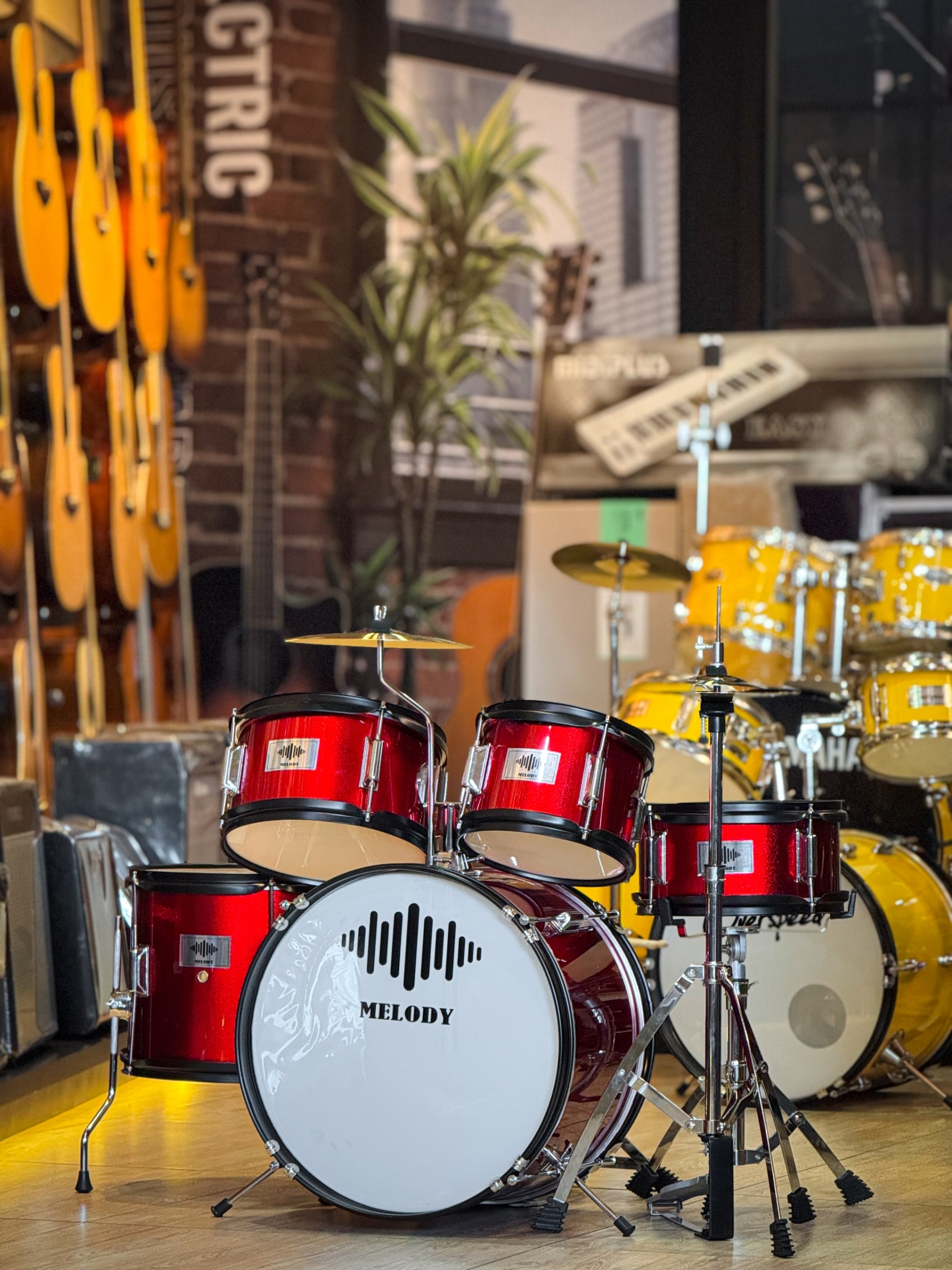 กลองชุดเด็ก MELODY สีแดง กลองชุด 5 ใบ พร้อมอุปกรณ์ครบชุด ขอบโครเมียม แถมฟรี เก้าอี้กลอง+ไม้กลอง!!