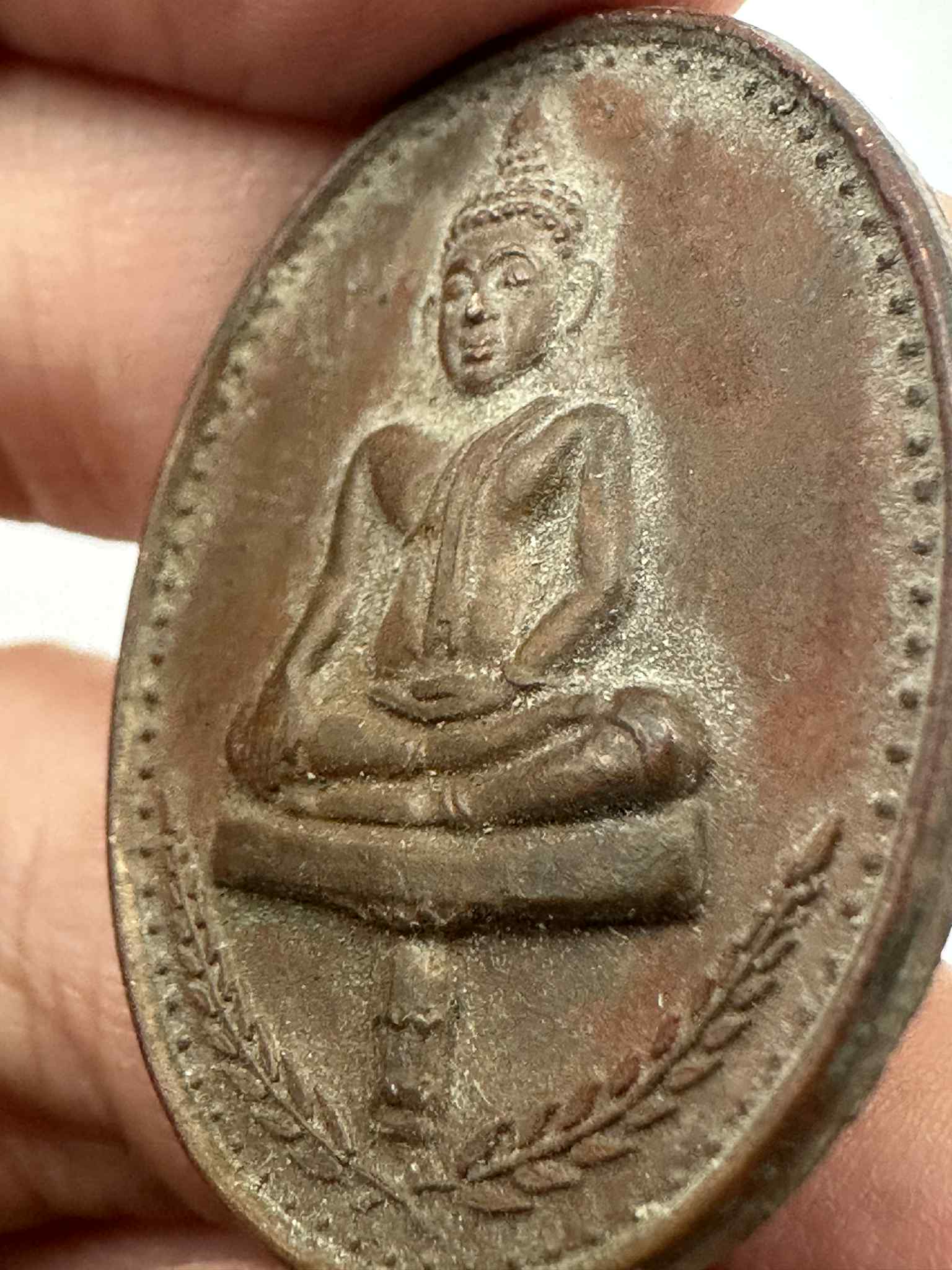 22.เหรียญเนื้อทองแดง หลวงพ่อคูณ ปริสุทโธ รุ่นกูสร้าง เพชรเมืองจันทร์