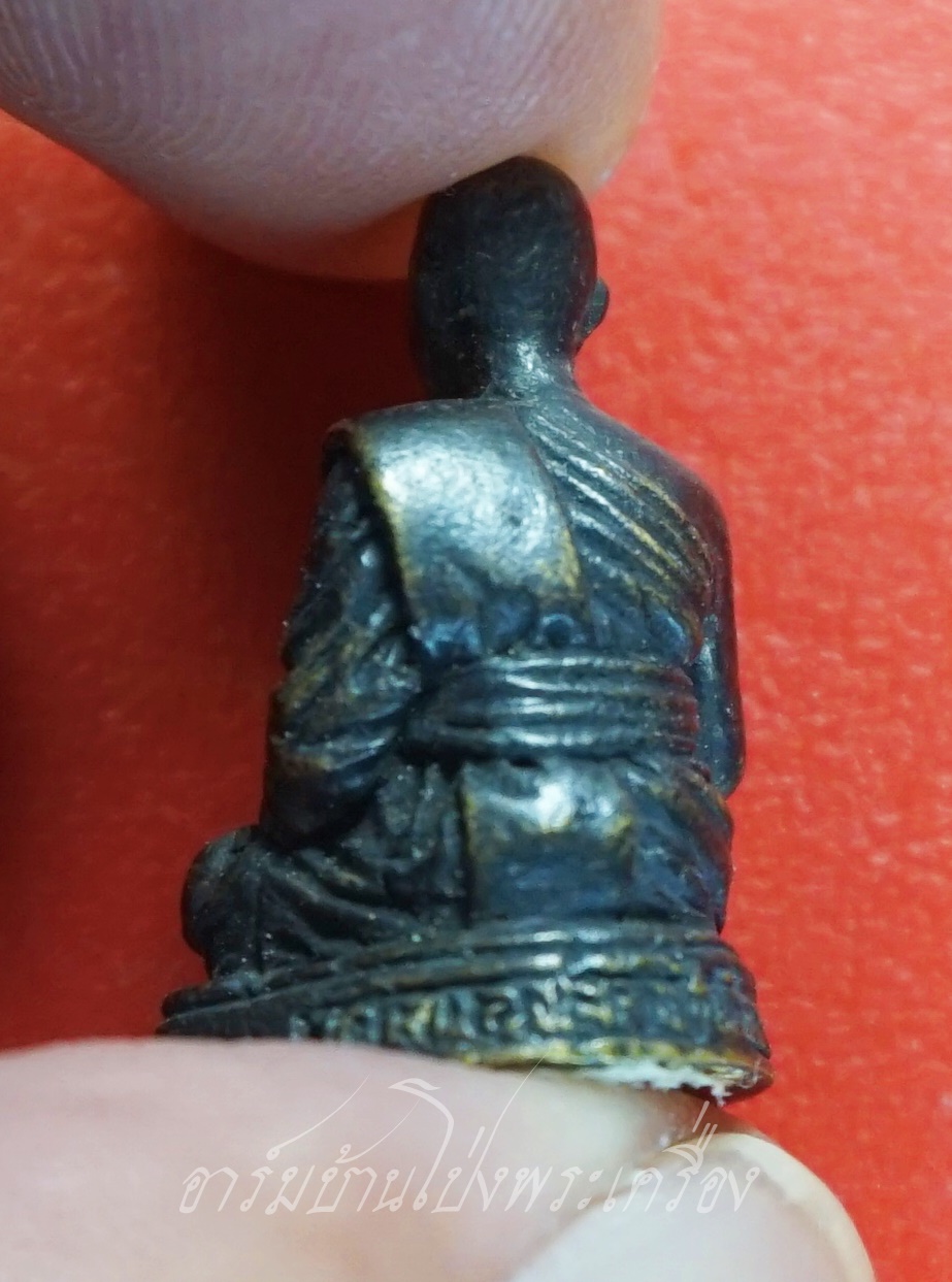 หลวงพ่อคิ้ม วัดหนองเสือ รูปหล่อ รุ่นคุ้มภัย(องค์ที่4)