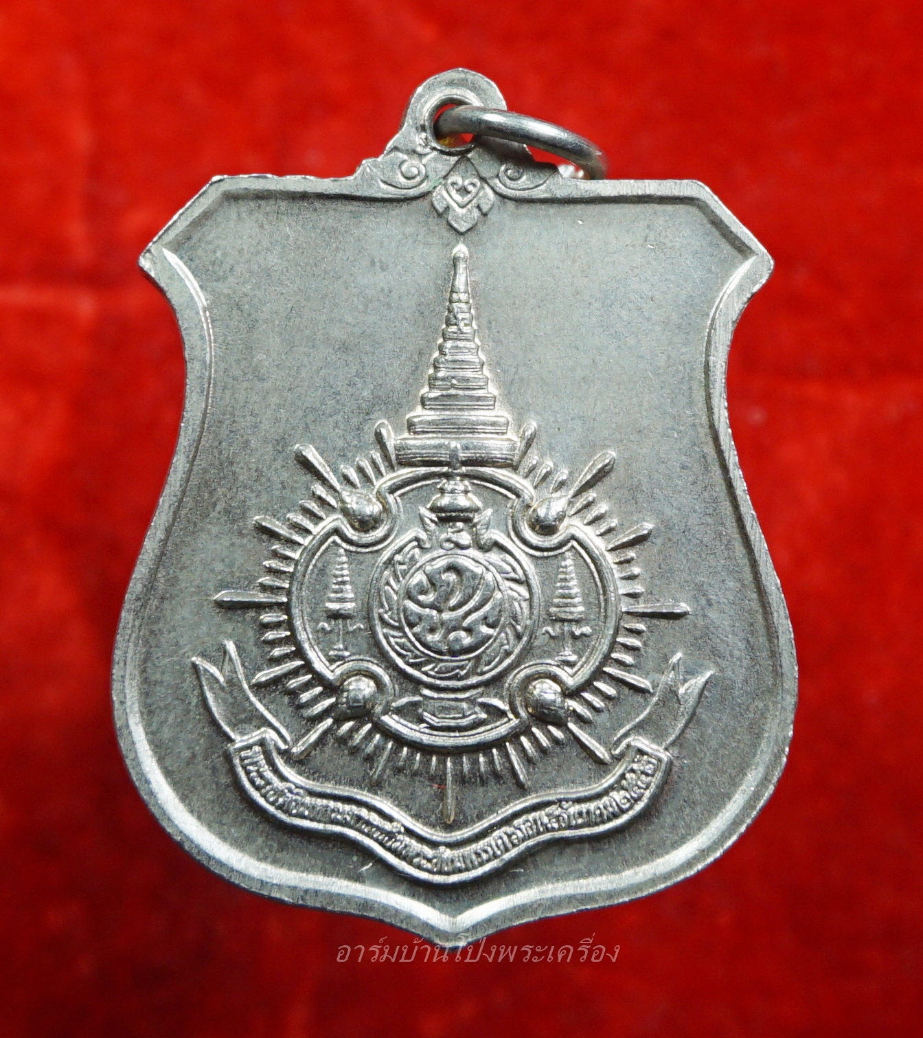 ในหลวงรัชกาลที่๙ ที่ระลึกเฉลิมพระชนมพรรษา 6 รอบ 72 พรรษา พ.ศ.2542 พิธีพุทธาภิเษกโดยพระเกจิอาจารย์แห่งยุค โดยมีสมเด็จพระสังฆราชฯ เป็นองค์ประธาน จัดสร้างโดยมูลนิธิ พลเอกเปรม ติณสูลานนท์(องค์ที่1)