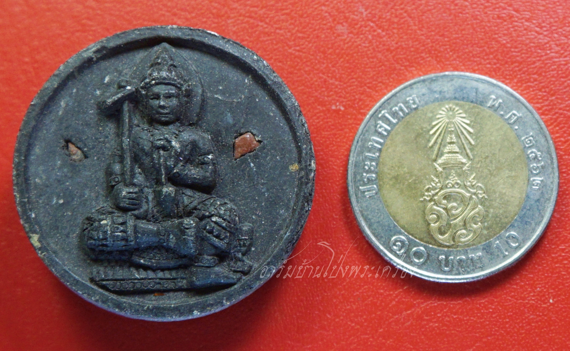 พระวิษณุกรรม หลัง พระพิฆเนตร เนื้อผงสีดำ ไม่ทราบที่(องค์ที่1)