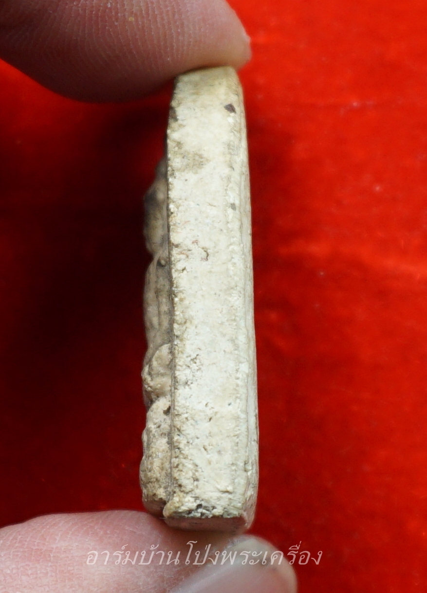 พระแก้วมรกต วัดบ้านโป่ง ปี๒๕๐๙ พิมพ์ใหญ่ เนื้อขาว ด้านหลังในหลวงพระราชินี(องค์ที่1)