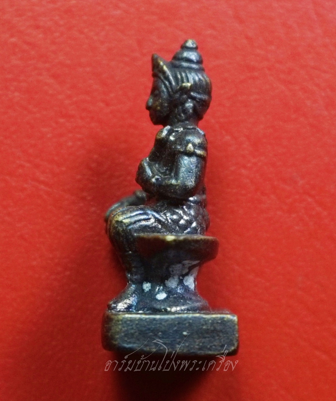 พระวิษณุกรรม วิทยาลัยการอาชีพตระการพืชผล จ.อุบลราชธานี รุ่นแรก หลวงปู่คําบุ วัดกุดชมภู เกจิดังแห่งเมืองอุบลฯ เมตตาปลุกเสกให้ใน ปี๒๕๕๔(องค์ที่1)