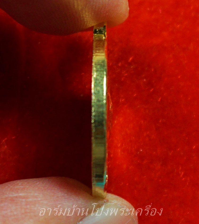 หลวงพ่อยะ วัดท่าข้าม รุ่นแรก เหรียญกลม ปี๒๕๓๐ เนื้อกะไหล่ทอง(องค์ที่7)